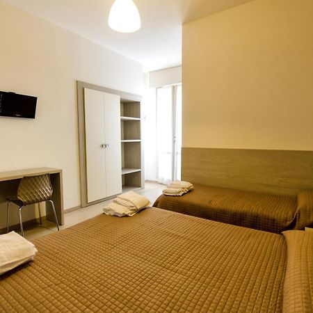 Hotel Villa Alberta B&B Чезенатико Стая снимка