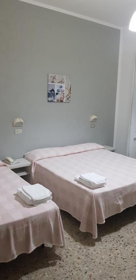 Hotel Villa Alberta B&B Чезенатико Екстериор снимка