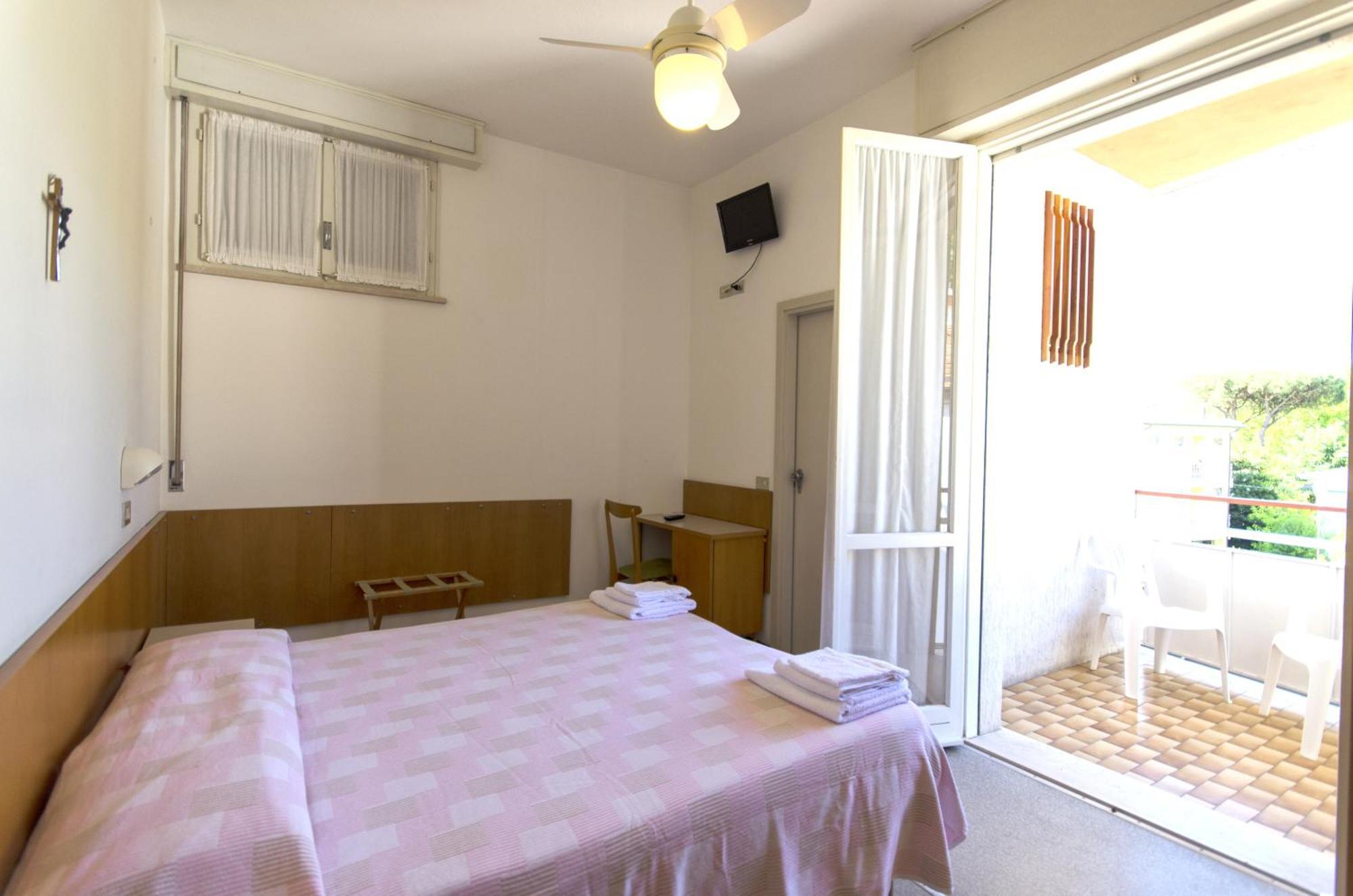 Hotel Villa Alberta B&B Чезенатико Стая снимка