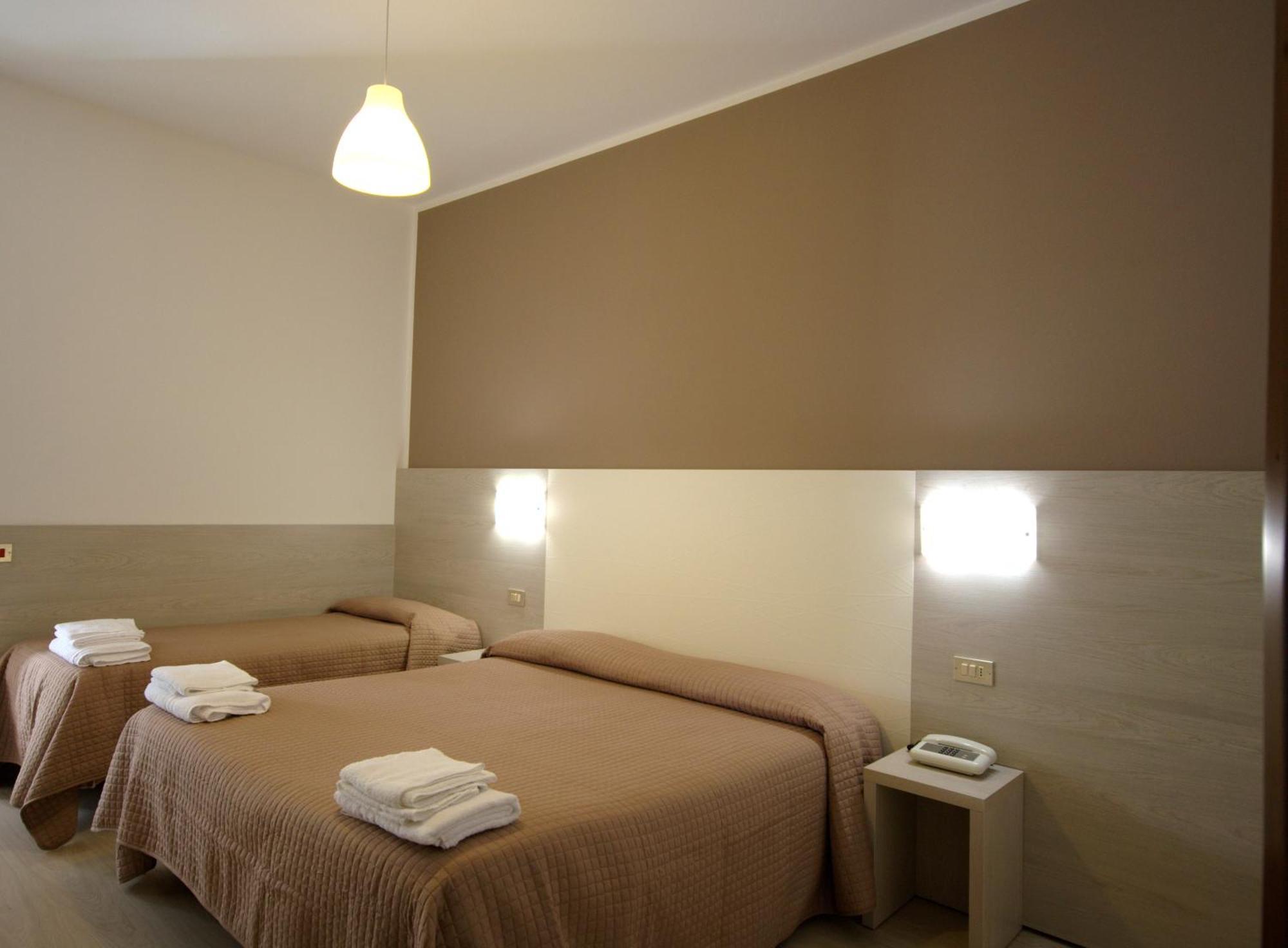 Hotel Villa Alberta B&B Чезенатико Стая снимка