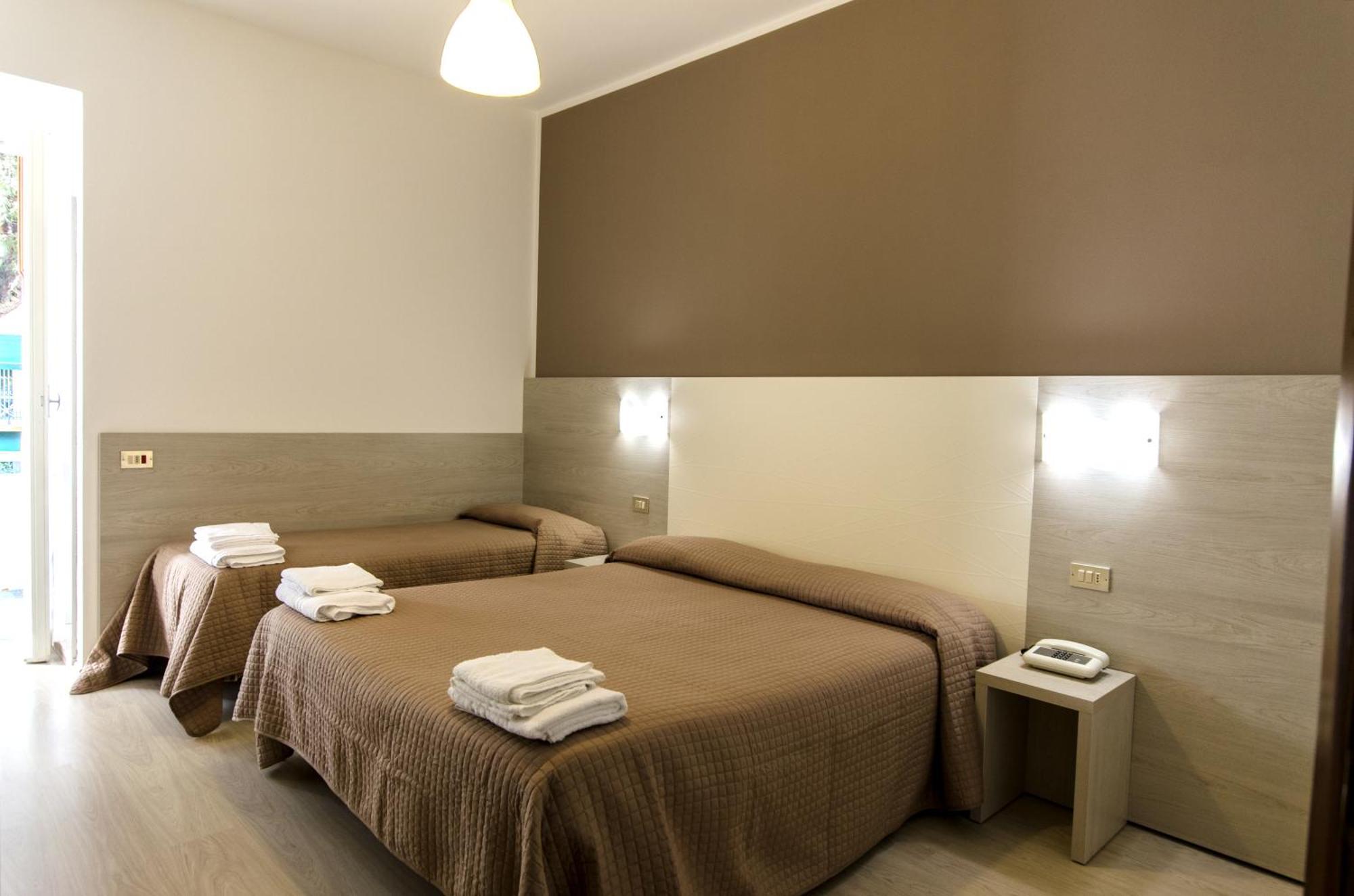 Hotel Villa Alberta B&B Чезенатико Стая снимка
