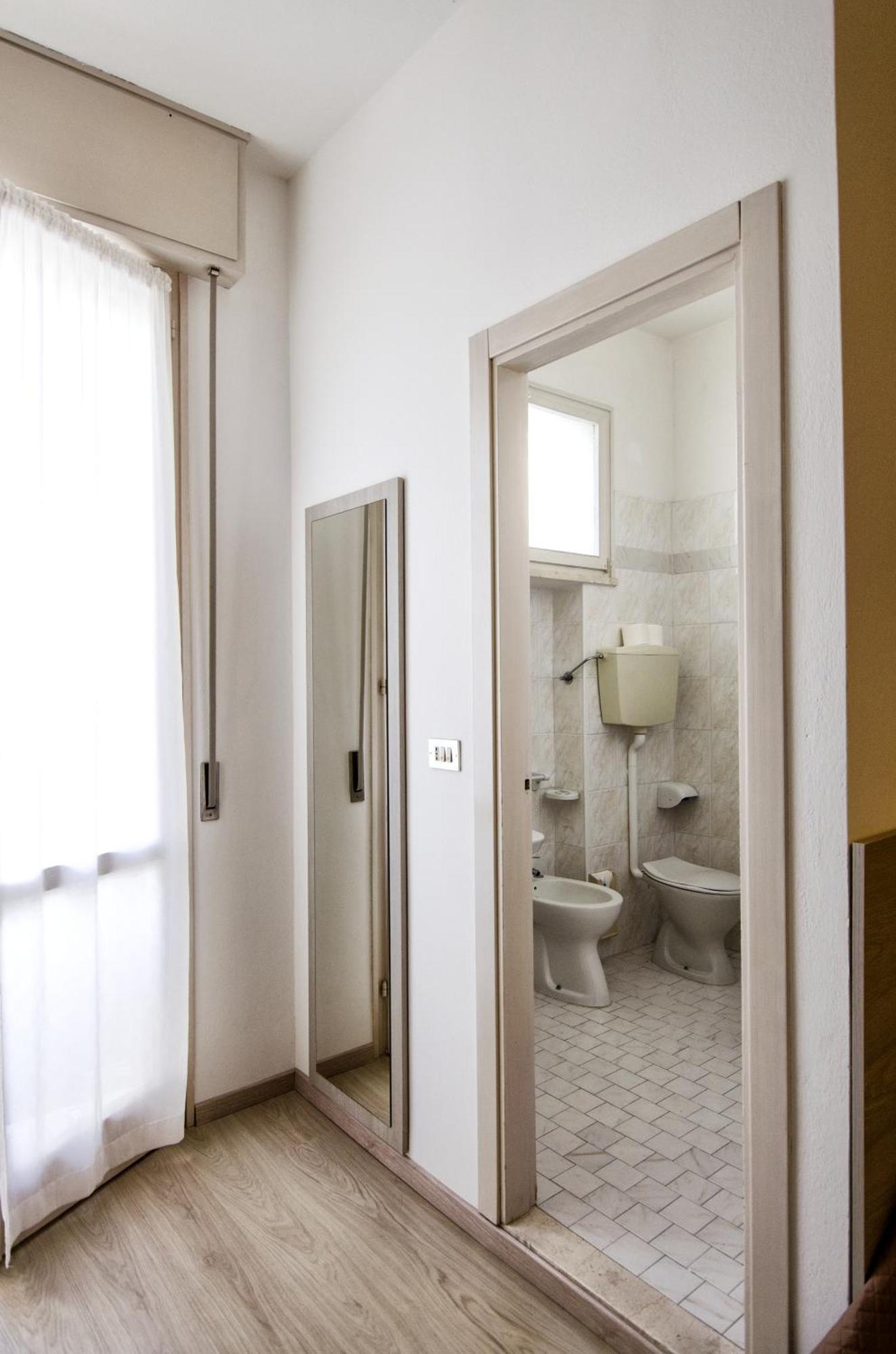 Hotel Villa Alberta B&B Чезенатико Стая снимка