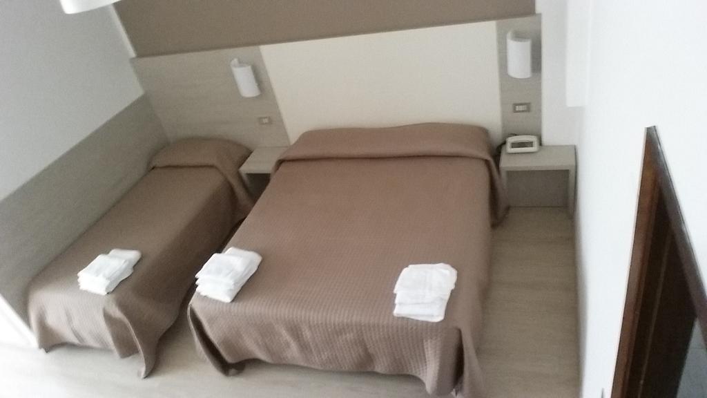Hotel Villa Alberta B&B Чезенатико Екстериор снимка